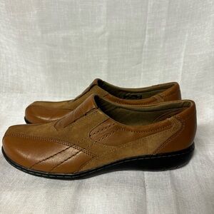NWOB Clarks Bendables SZ 8 Q tip Bingo Leather upper slip on leather loafers